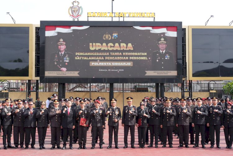 83 Personel Polresta Sidoarjo Dapatkan Satyalancana Pengabdian
